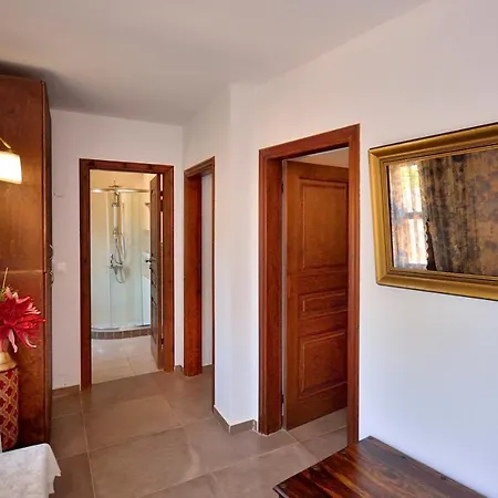 Leon - House In Medieval Town With Spacious Courtyard Vilă *