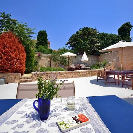 Вилла Leon - House In Medieval Town With Spacious Courtyard