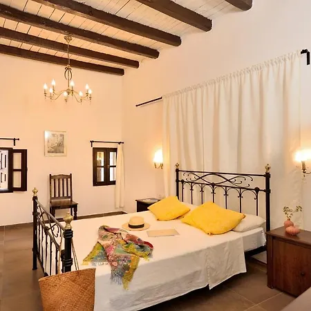 Leon - House In Medieval Town With Spacious Courtyard * Родос